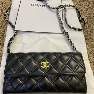 Authentic Chanel wallet on chain(price firm)